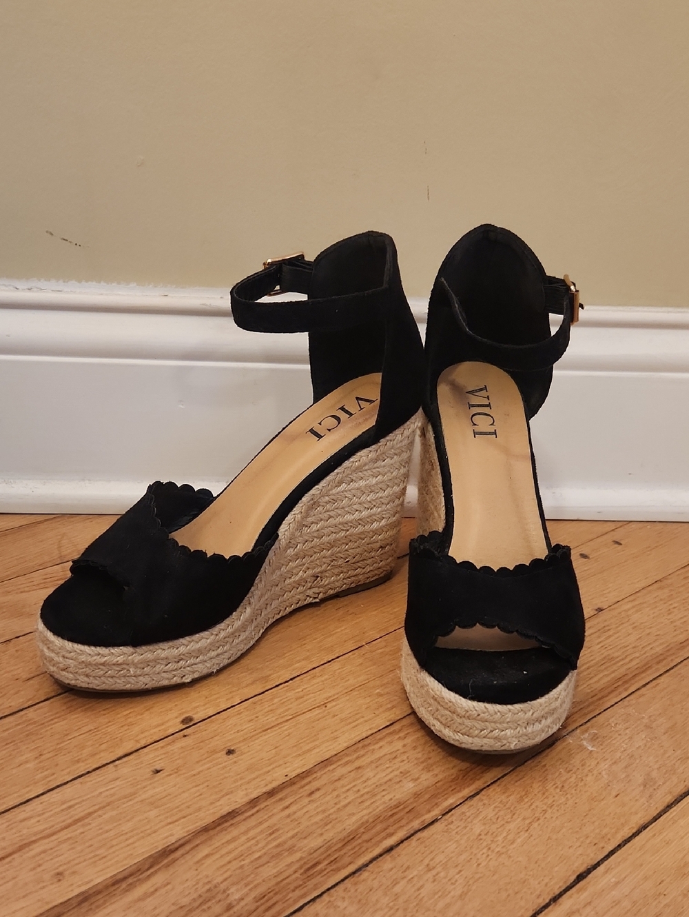 Like New Vici Jessie Black Wedges Size 8.5